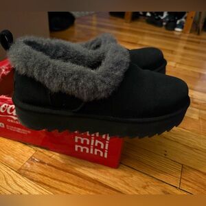 UGG Black and Gray Women's Slippers